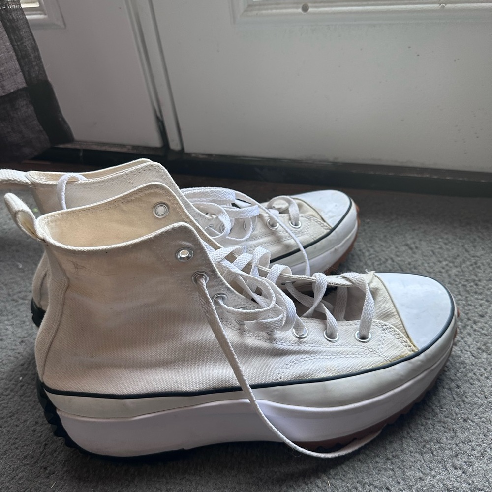 Great comfortable walking adventure shoe and only worn a few times.